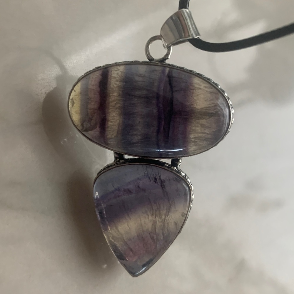 1829 Chic Silver and Purple Pendant Necklace